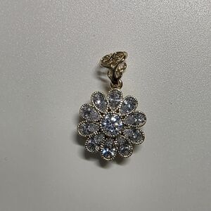 Daisy Flower Pendant / Colgante de flor de margarita